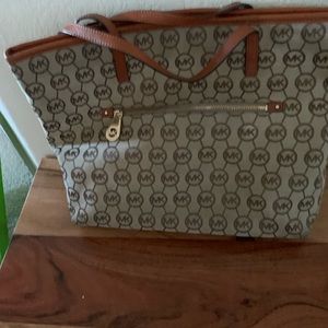 Micheal Kors Purse